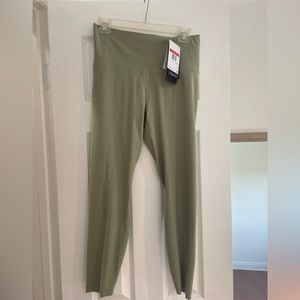 Women’s Nike zenvy legging. High rise,  7/8 length.